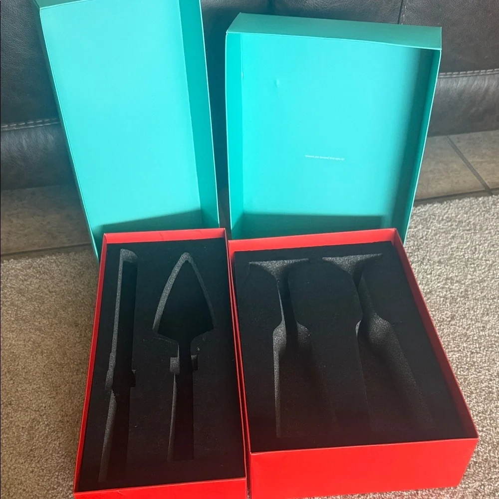 Kate Spade Turquoise Boxes with Gold Accents ♠️